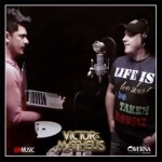 Noitadas e Bebidas – Victor e Matheus estão em estúdio gravando mais uma nova moda apaixonada! A dupla sertaneja Victor ...