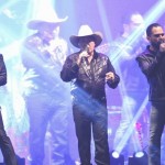 Na última sexta-feira (20), a dupla Zezé Di Camargo e Luciano fizeram um super show em Uberlândia (MG). A noite ...