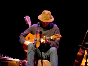 Assista ao vídeo de Almir Sater - Tocando em Frente - Teatro Guaíra, Curitiba - 09/05/2015