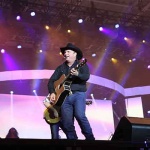 A noite em que Garth Brooks se apresentou na Festa do Peão de Barretos prometia ser uma noite especial e, ...