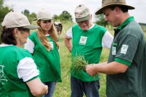 Com mais de 30 opções de cursos gratuitos em áreas cruciais do agronegócio, o Senar Goiás está proporcionando uma excelente oportunidade para quem busca se qualificar e avançar na carreira ou na produção rural.