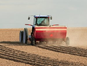 Com mais de 30 opções de cursos gratuitos em áreas cruciais do agronegócio, o Senar Goiás está proporcionando uma excelente oportunidade para quem busca se qualificar e avançar na carreira ou na produção rural.