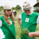 Com mais de 30 opções de cursos gratuitos em áreas cruciais do agronegócio, o Senar Goiás está proporcionando uma excelente oportunidade para quem busca se qualificar e avançar na carreira ou na produção rural.