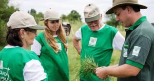 Com mais de 30 opções de cursos gratuitos em áreas cruciais do agronegócio, o Senar Goiás está proporcionando uma excelente oportunidade para quem busca se qualificar e avançar na carreira ou na produção rural.